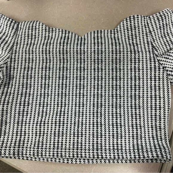 MinkPink black and white short sleeve - Picture 3 of 3